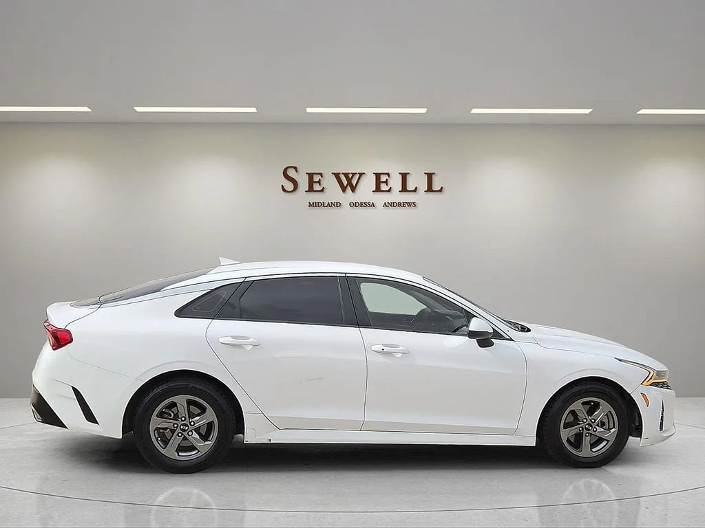 Used 2021 White Kia LXS image 5