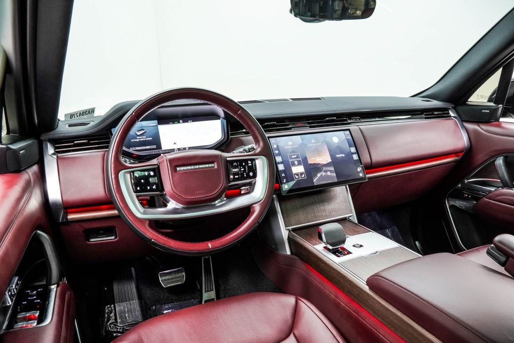 Used 2024 Black Land Rover SE image 4