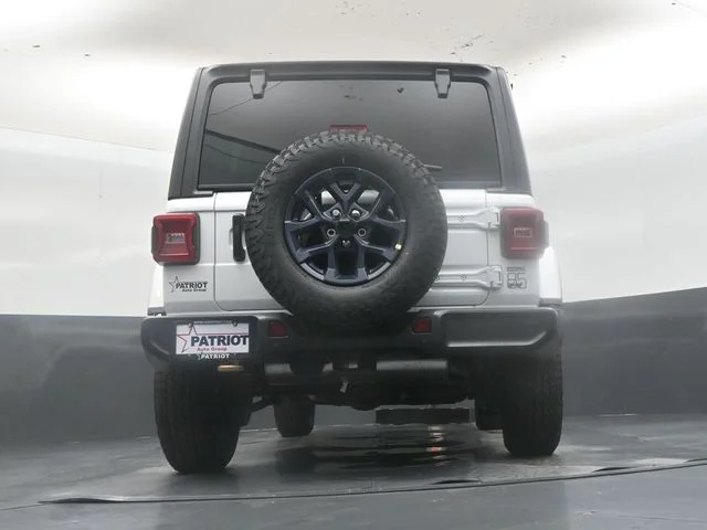 New 2026 Bright White Clear-Coat Exterior Paint Jeep 85th Anniversary Edition image 44