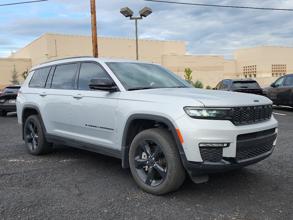 Used 2025 Silver Zynith Jeep Limited image 3
