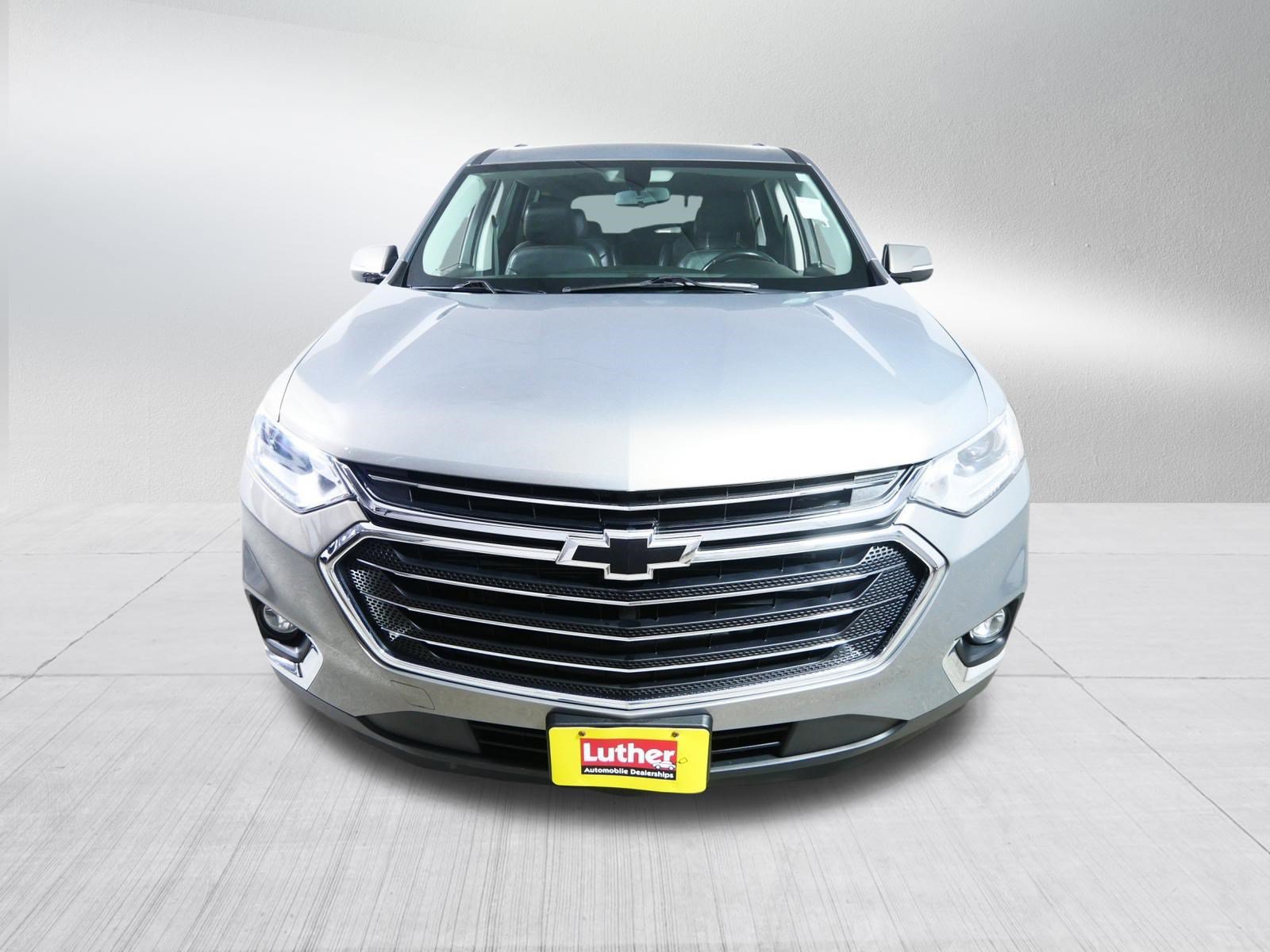 Used 2019 Chevrolet Traverse 3LT with VIN 1GNEVHKW2KJ193330 for sale in Brooklyn Center, MN
