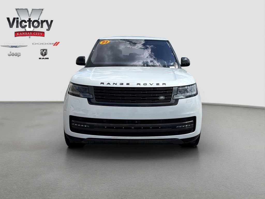 Used 2023 White Land Rover SE image 2
