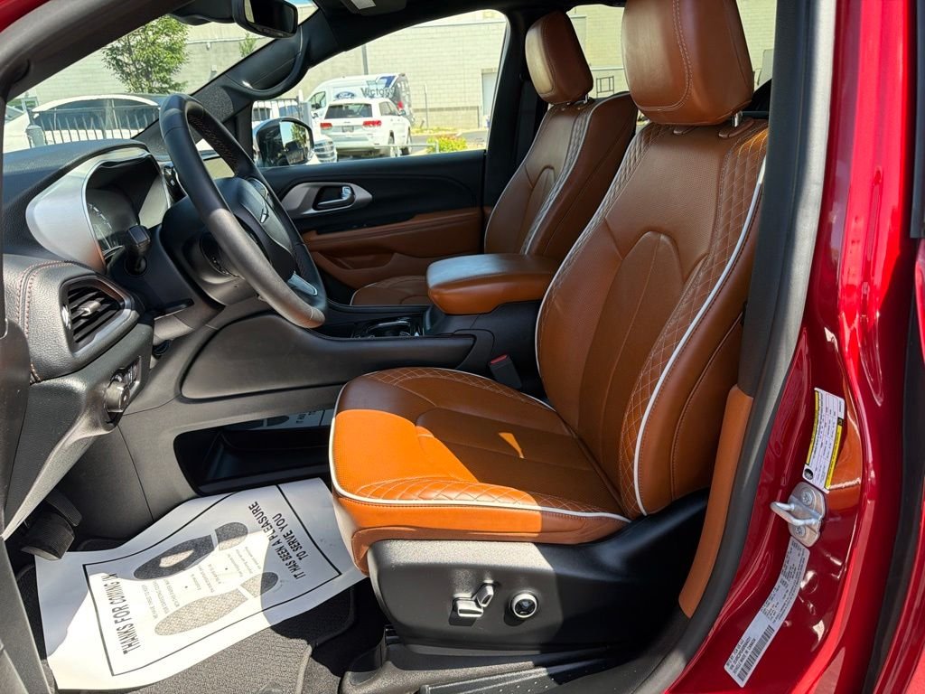 Used 2025 Red Chrysler Pinnacle image 10