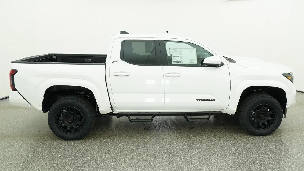 New 2026 Ice Cap Toyota SR5 image 24
