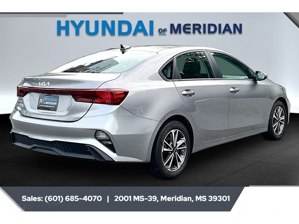 2023 Kia Forte LXS - Photo 11