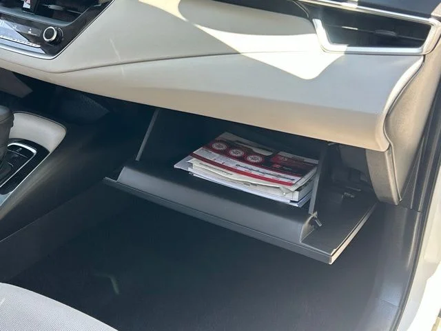 Used 2020 White Toyota LE image 28