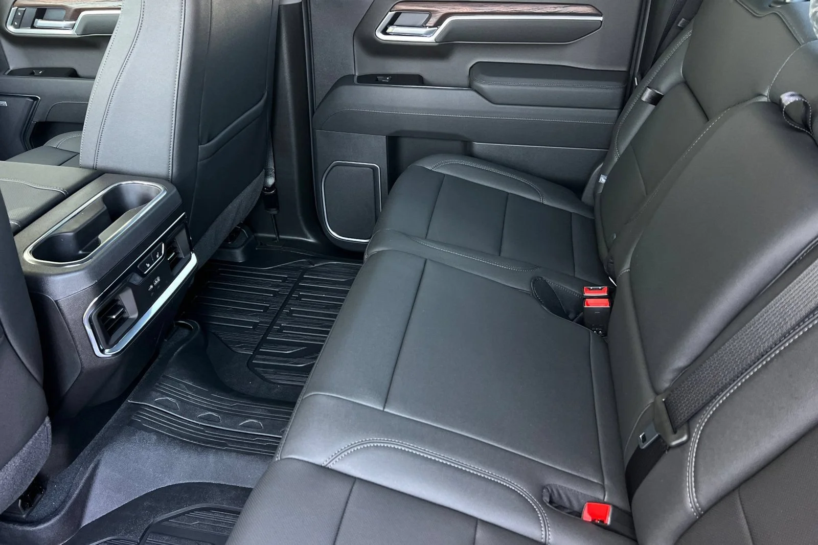 2026 GMC Sierra 1500 SLT - Photo 9
