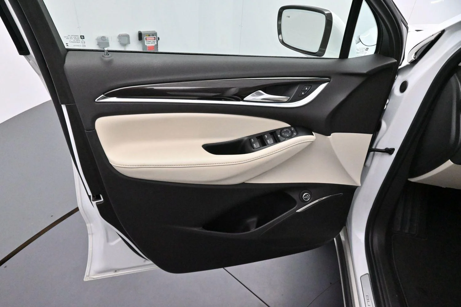 Used 2023 Summit White Buick Essence image 9