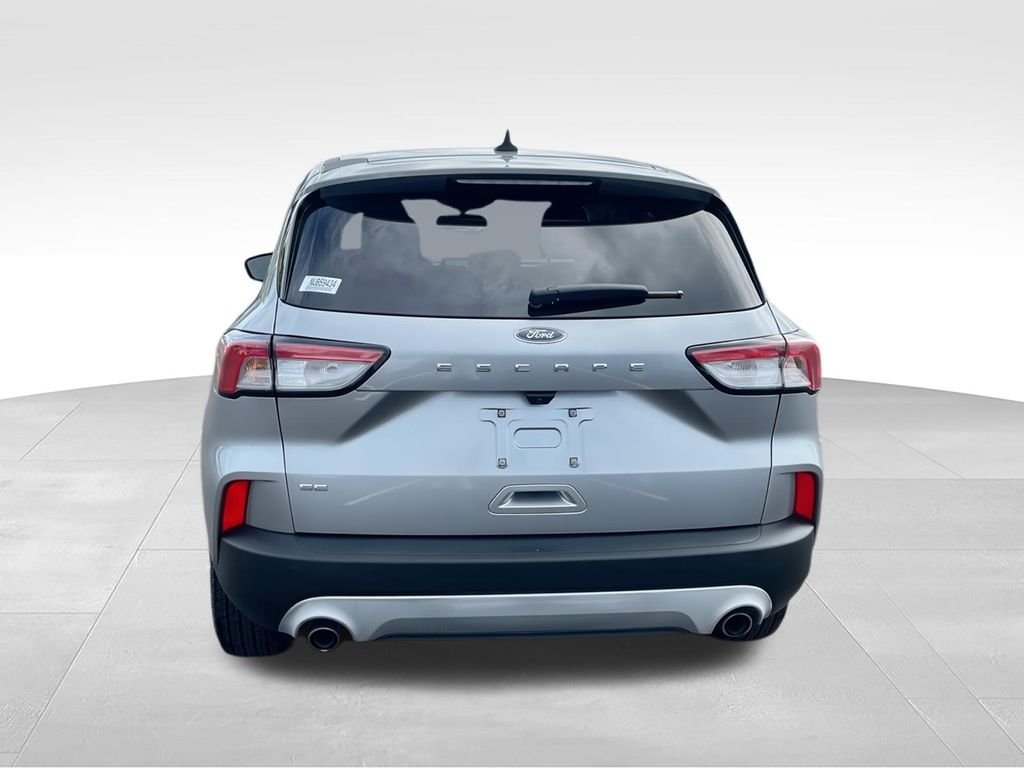 Used 2022 Silver Ford SE image 7