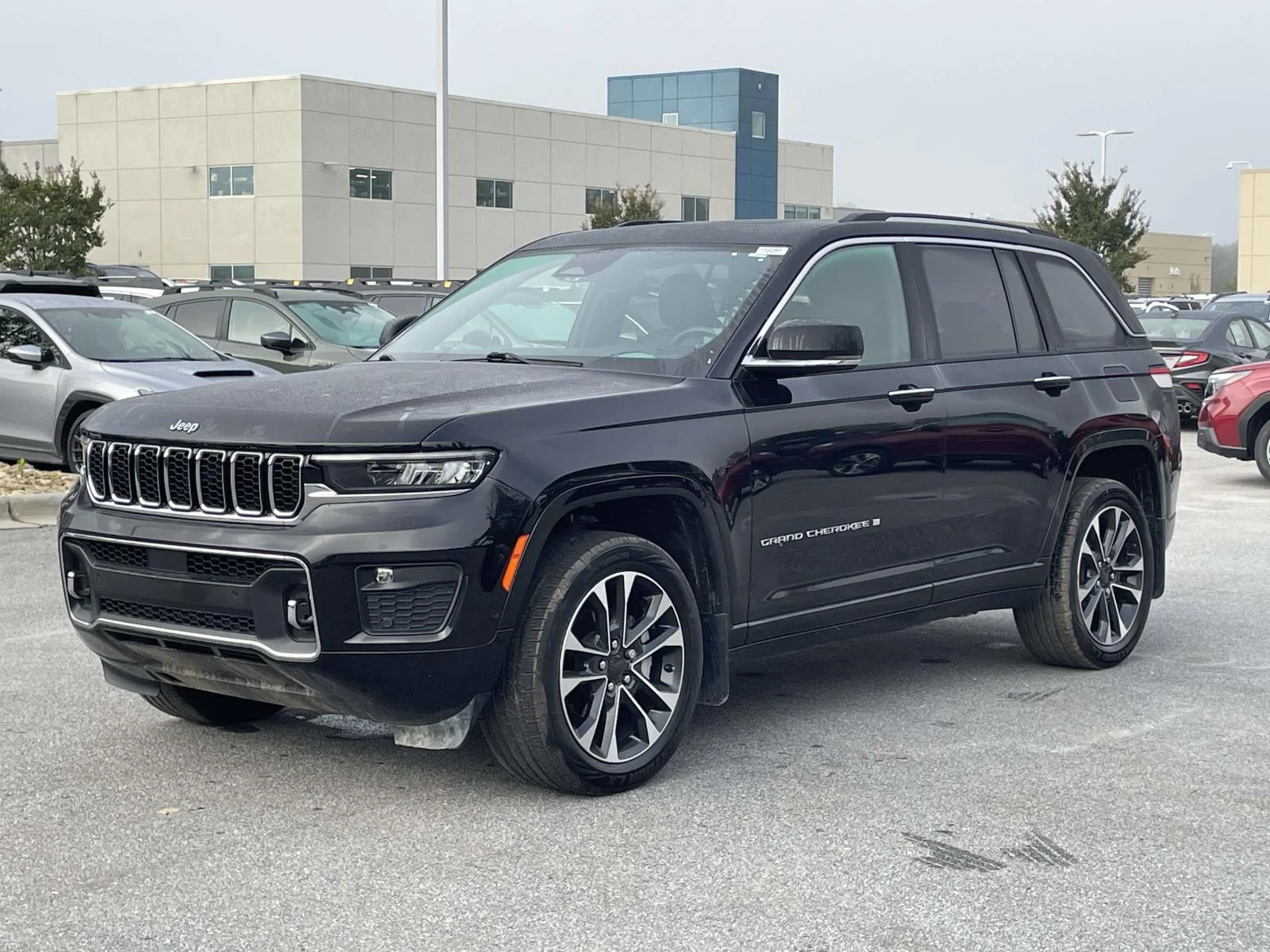 Used 2022 Diamond Black Crystal Pearlcoat Jeep Overland image 24