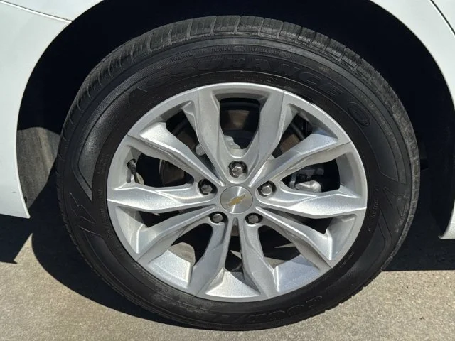 Used 2025 White Chevrolet LT image 22