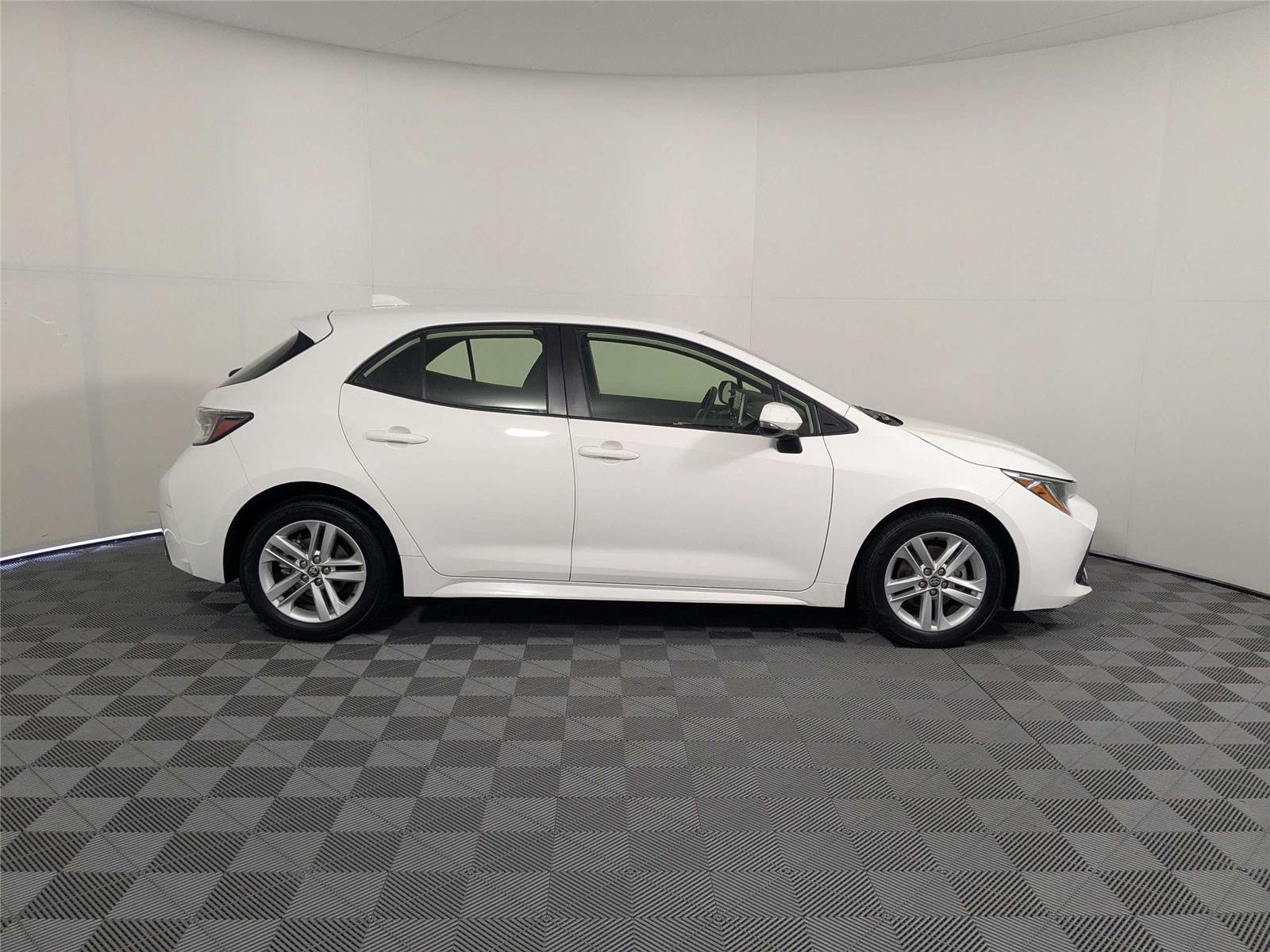 Certified Used 2022 Super White Toyota SE image 5