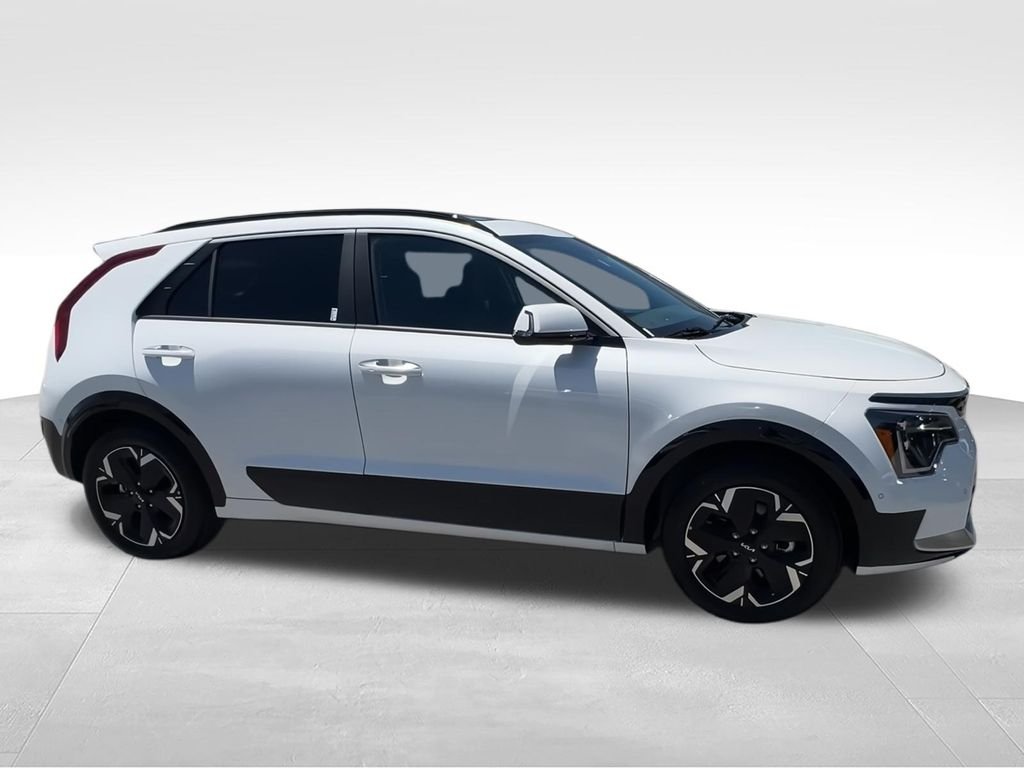 New 2026 White Kia Wave image 9