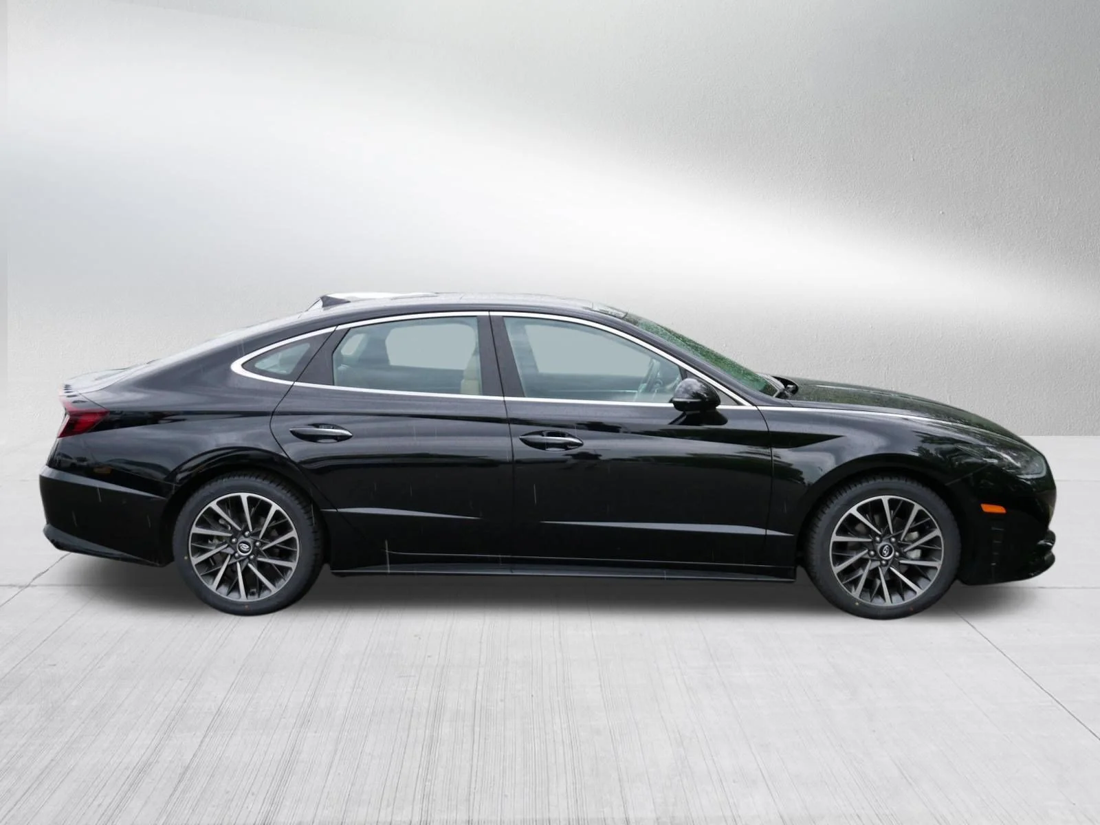 Used 2021 Phantom Black Hyundai Limited image 8