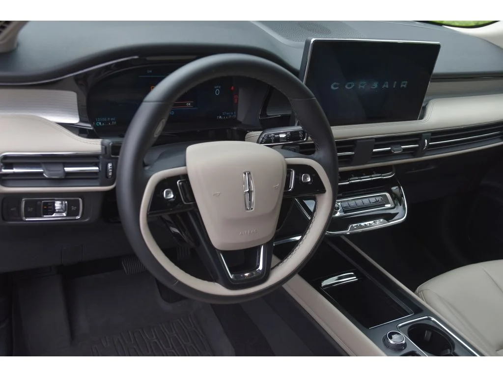Used 2025 Infinite Black Metallic Clearcoat Lincoln Premiere image 12