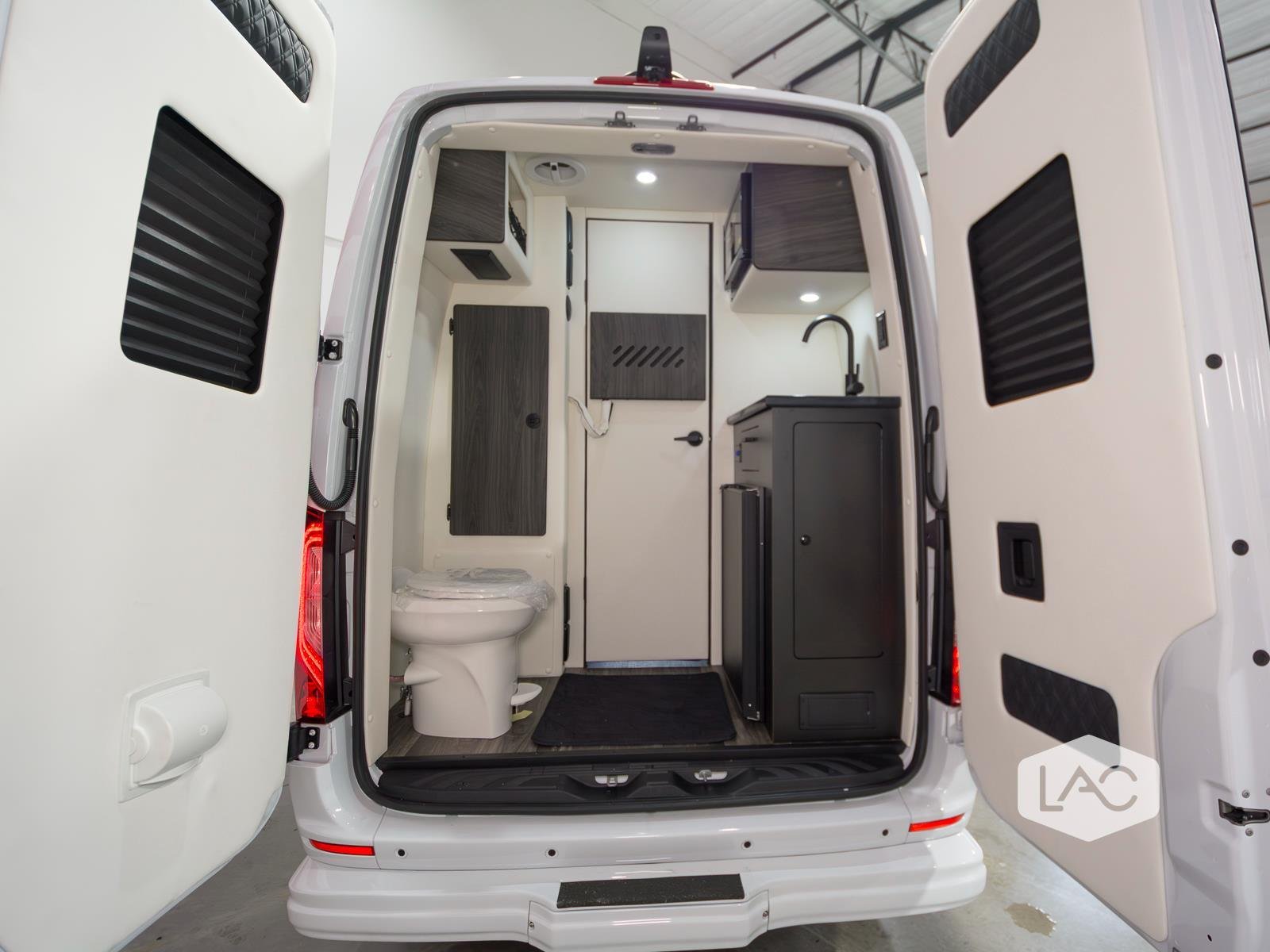 New 2026 WHITE OGV LUXURY COACH AWD (10OBA)1080 ANYWHERE w/ ADV PKG 2.1 image 15