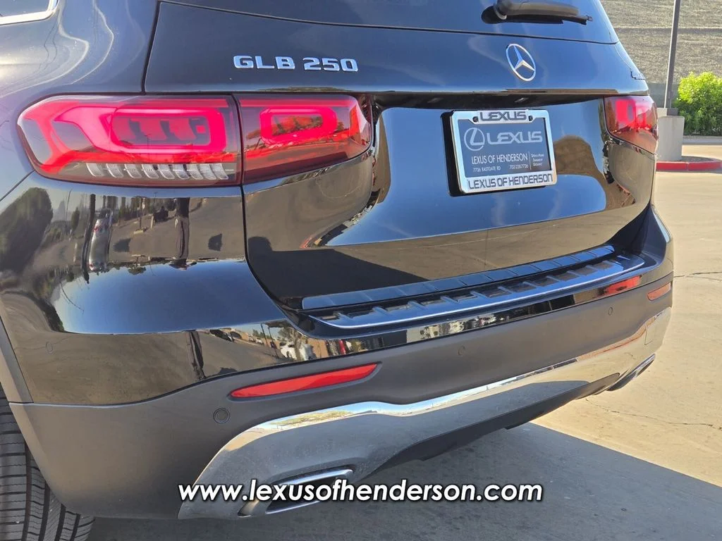 Used 2022 Black Mercedes-Benz GLB 250 image 4