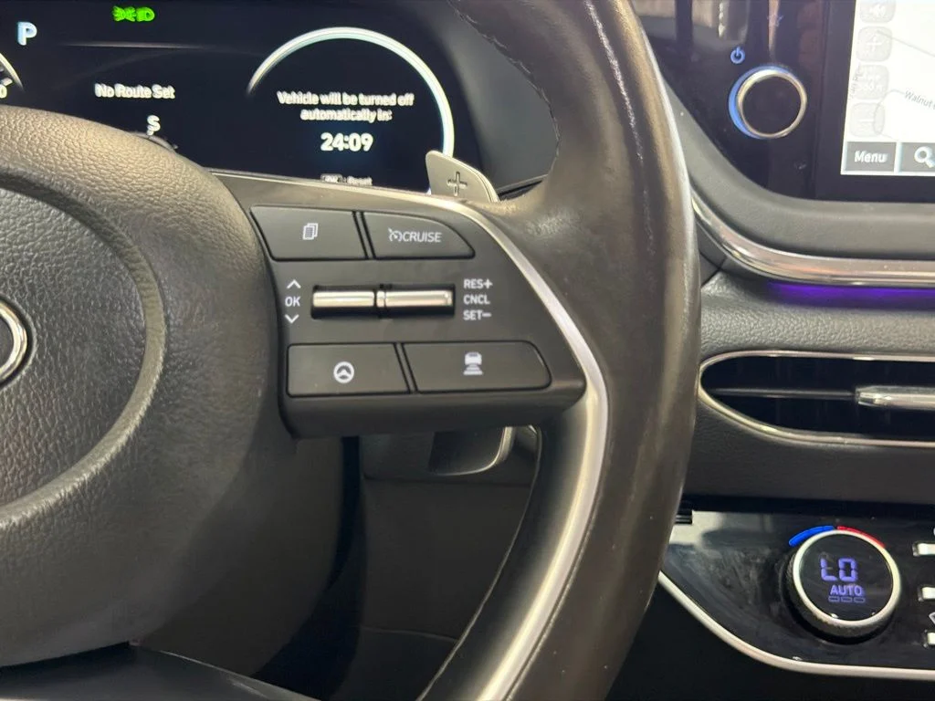 Used 2022 Black Hyundai Limited image 18