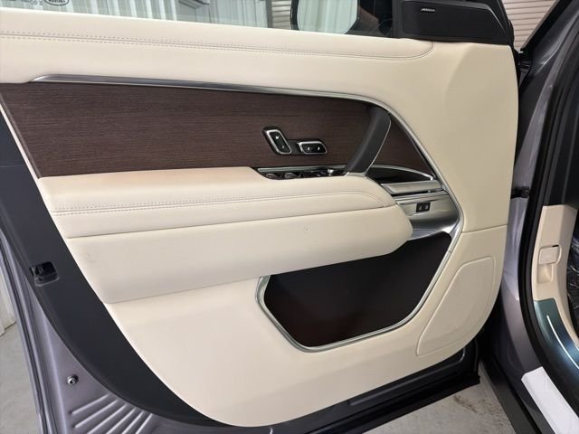 New 2026 Eiger Grey Land Rover SE image 8