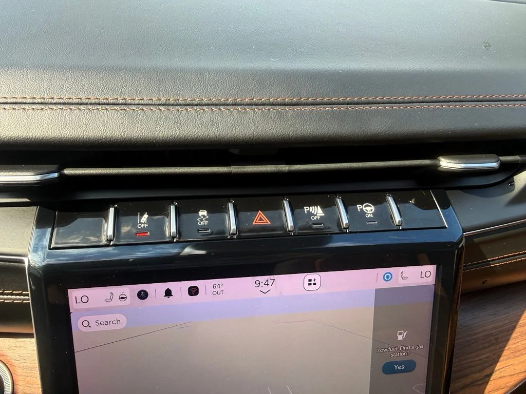 Used 2022 White Jeep Summit image 25