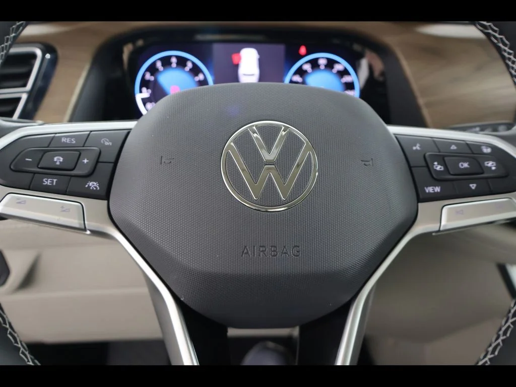 New 2026 White/off-white Volkswagen 2.0T SE image 19