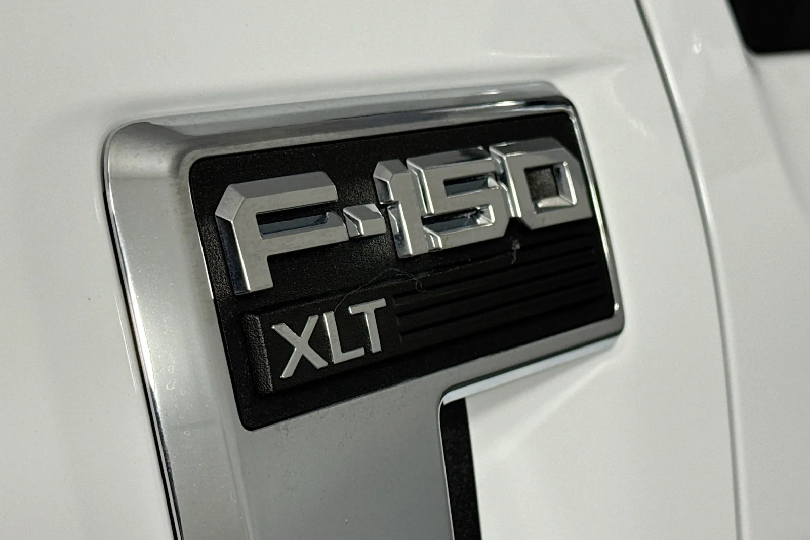 Used 2024 Oxford White Ford XLT 4X4 Supercrew image 10