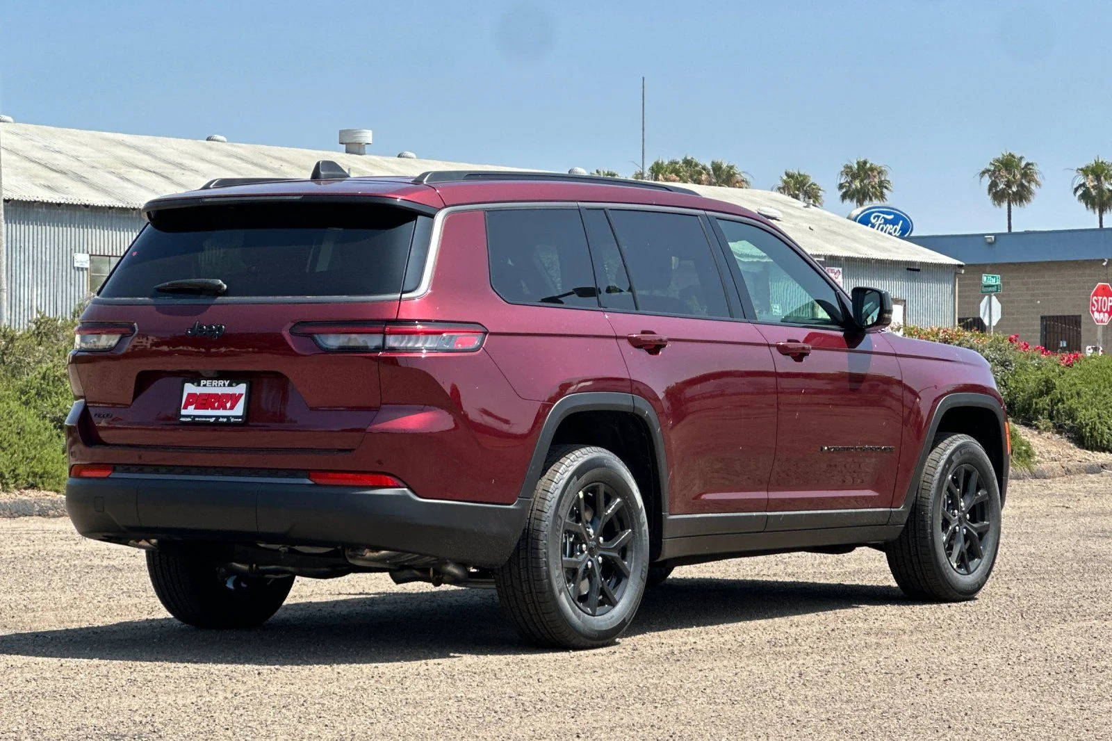New 2026 Velvet Red Pearl-Coat Exterior Paint Jeep Altitude image 3