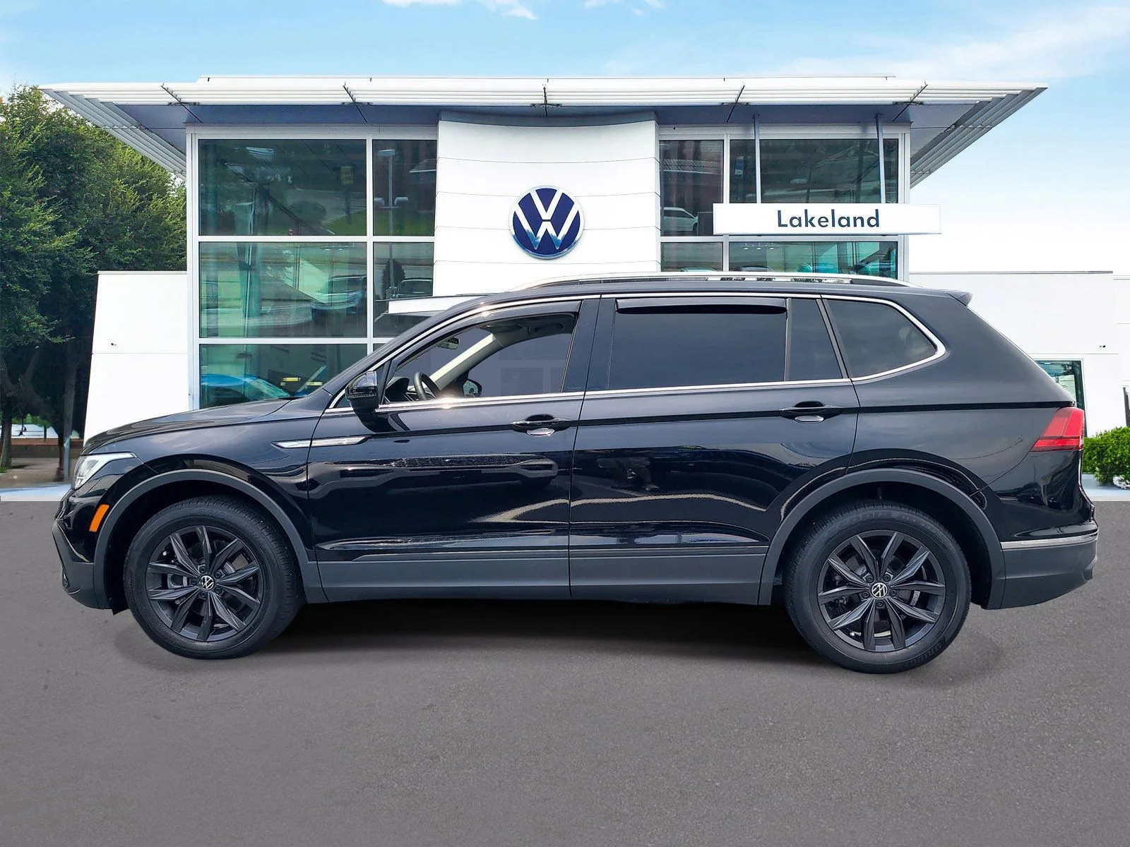 Used 2024 Black Volkswagen 2.0T SE image 5