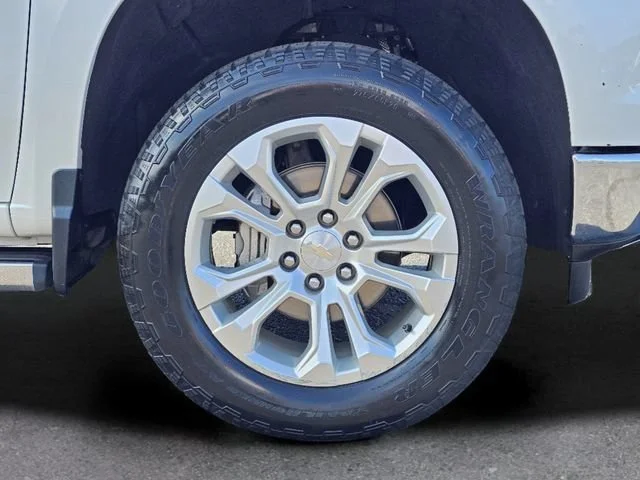 Used 2023 Iridescent Pearl Tricoat Chevrolet LTZ image 6