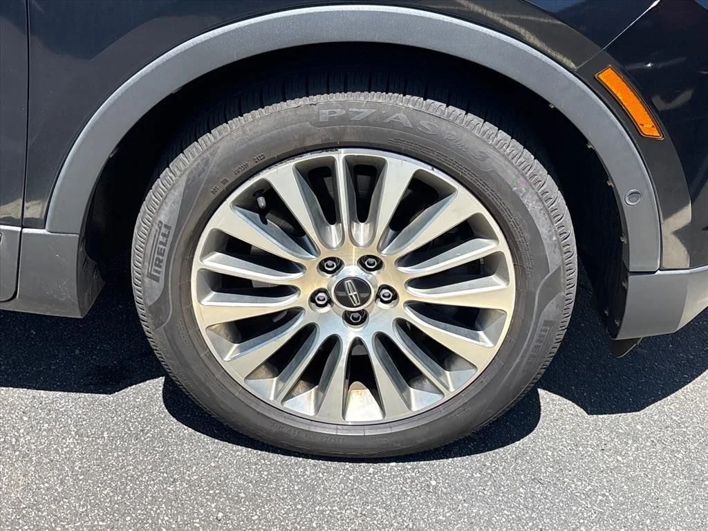 Used 2017 Black Lincoln Reserve image 7