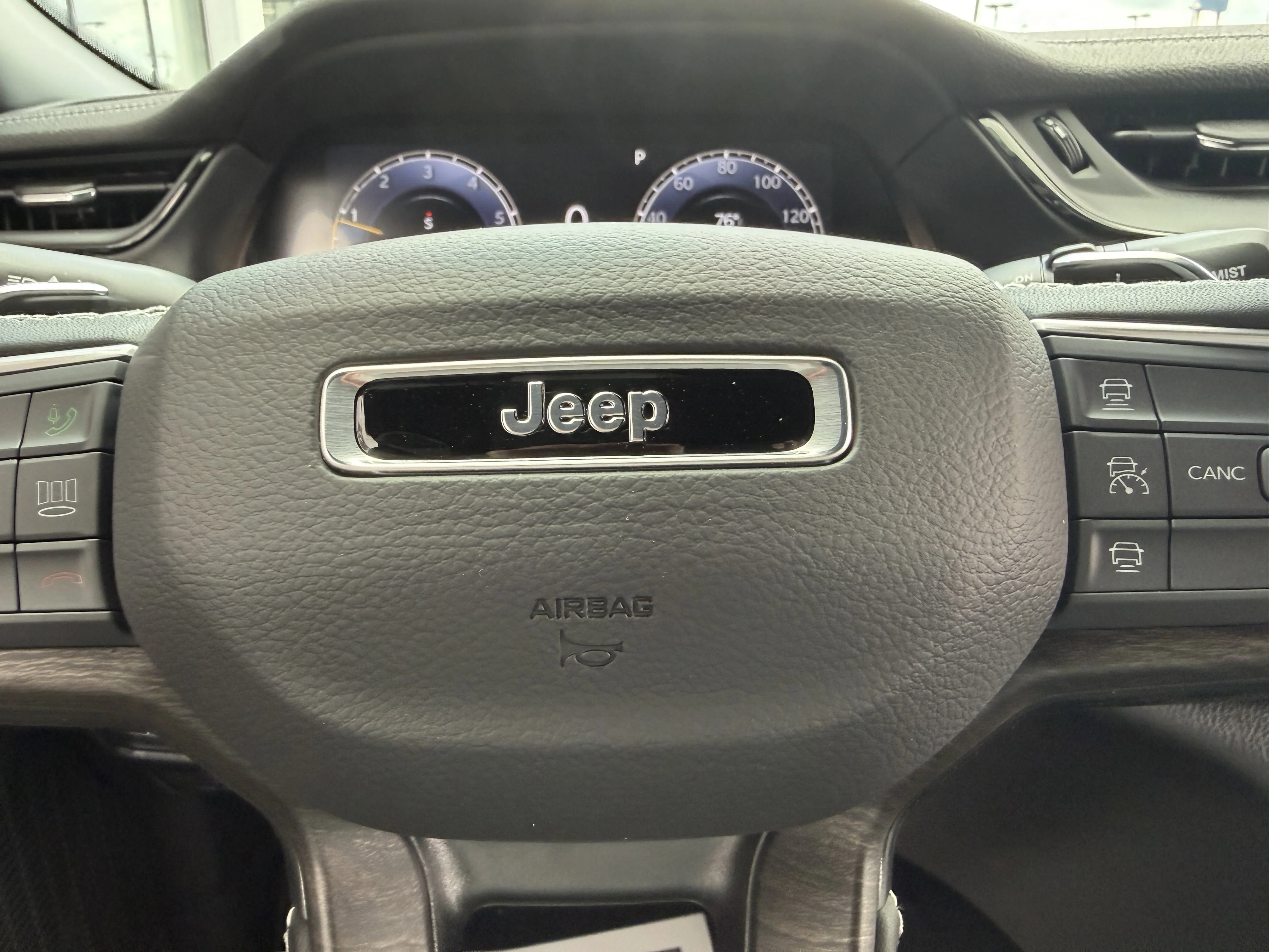 New 2026 Bright White Clear-Coat Exterior Paint Jeep Altitude image 36
