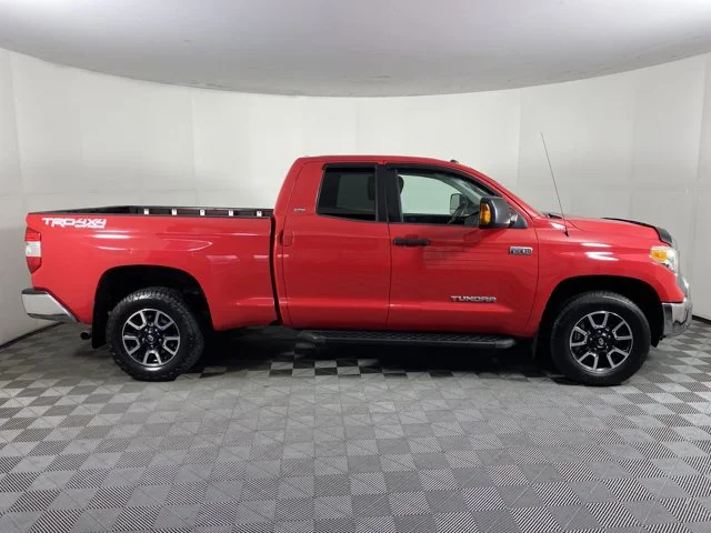 Used 2014 Red Toyota SR5 image 4