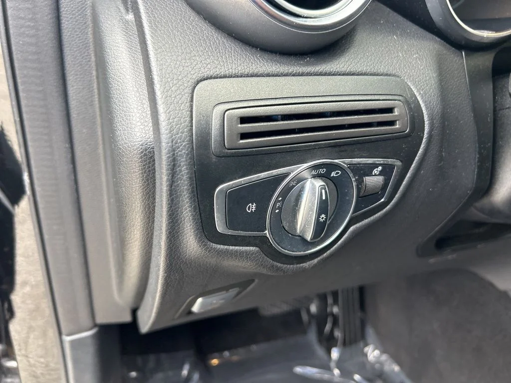 Used 2022 Black Mercedes-Benz GLC 300 image 36