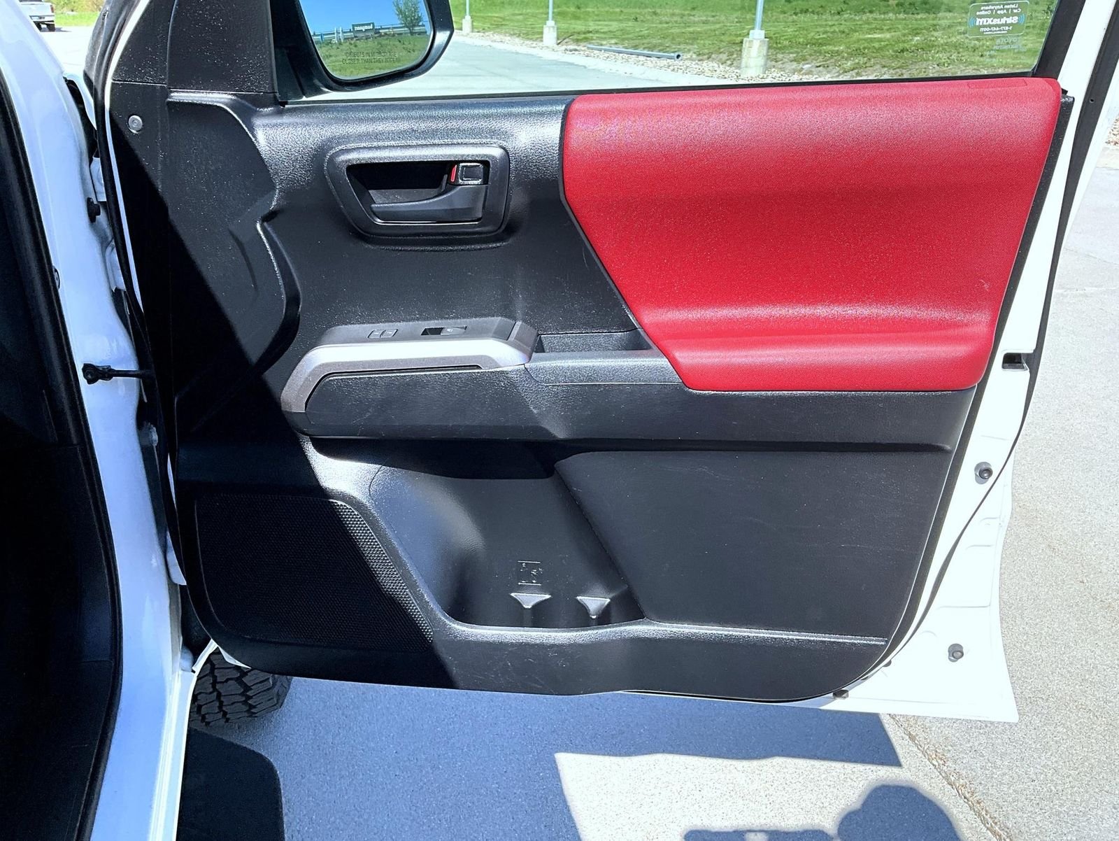 Used 2022 White Toyota SR5 image 17