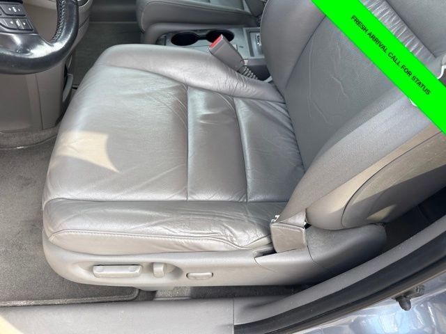 Used 2011 Glacier Blue Metallic Honda EX-L image 16