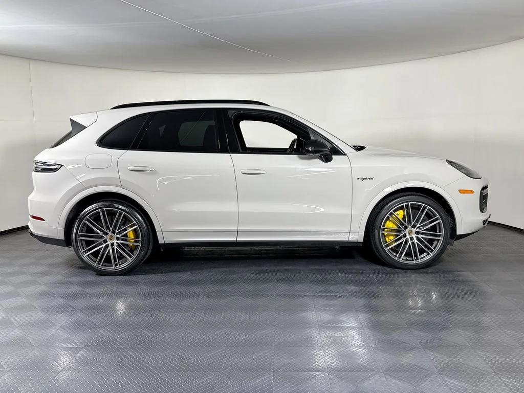 2023 Porsche Cayenne Turbo S E-Hybrid - Photo 8