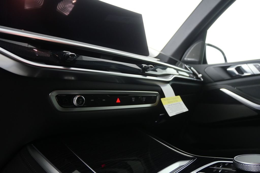 New 2026 Manhattan Green Metallic BMW sDrive40i image 19