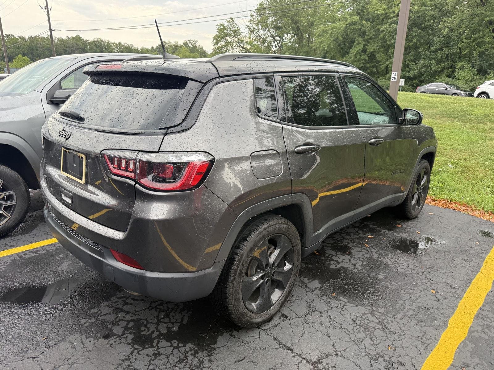Used 2021 Granite Crystal Metallic Clearcoat Jeep Altitude image 4