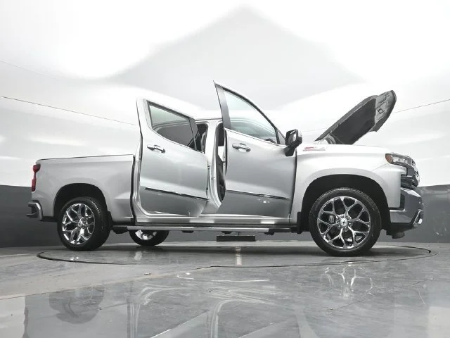 Used 2022 SILVER ICE METALLIC Chevrolet LTZ image 31