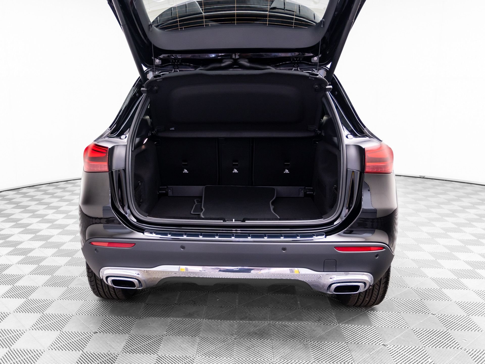 New 2026 Night Black Mercedes-Benz GLA 250 image 32