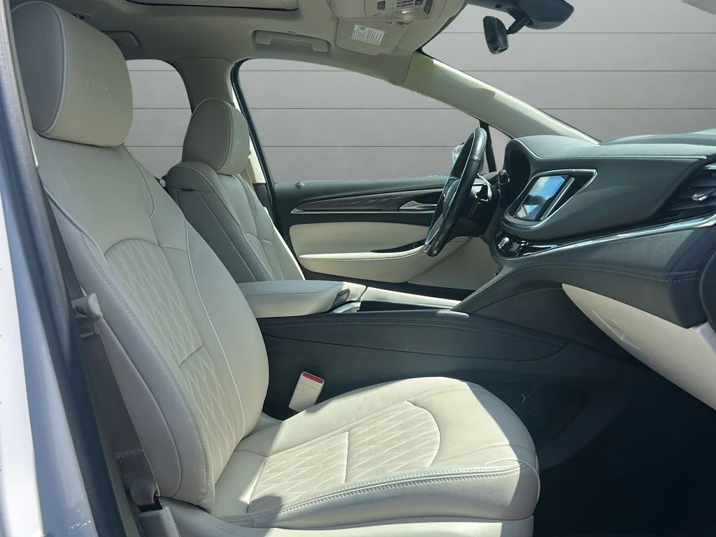Used 2022 White Buick Avenir image 19