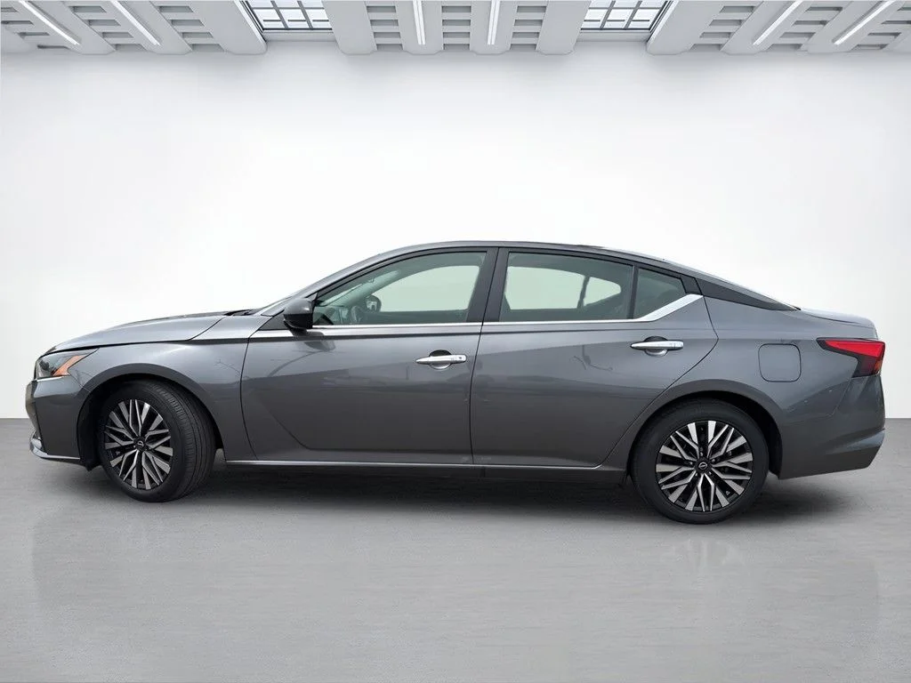 Used 2025 Gray Nissan 2.5 SV image 4