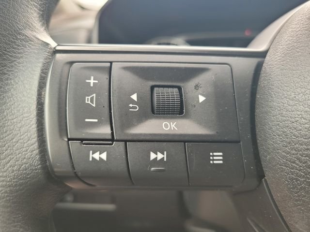 Used 2023 White Nissan S image 28