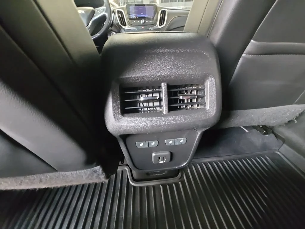 Used 2020 IRIDESCENT PEARL TRICOAT Chevrolet Premier image 29