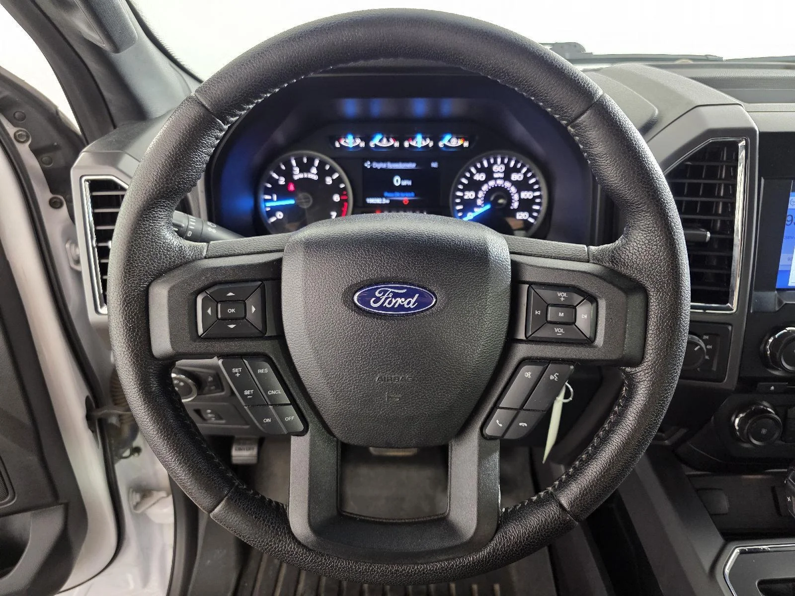 Used 2016 Oxford White Ford XLT image 27