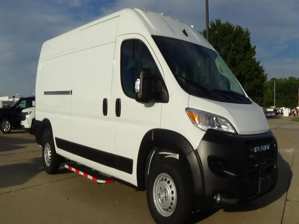 Used 2025 Bright White Clear Coat (pw7) RAM Tradesman 2500 image 4
