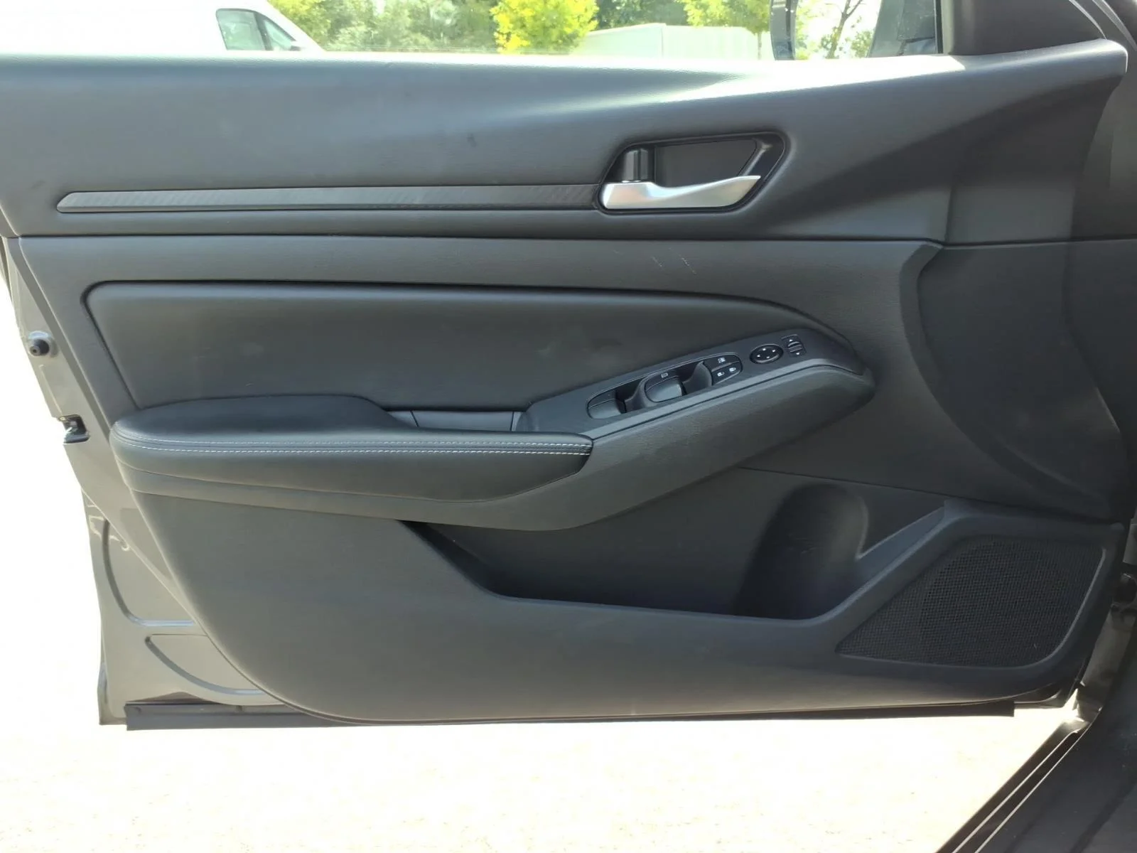 Used 2025 Gun Metallic Nissan SV image 27