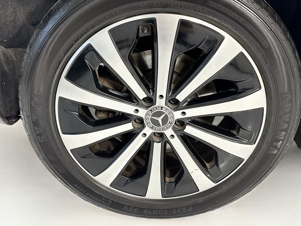Used 2023 Iridium Silver Metallic Mercedes-Benz GLB 250 image 33