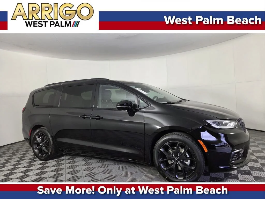 2026 Chrysler Pacifica Limited's photo