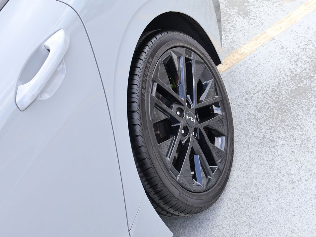 Used 2026 Wolf Gray Kia GT image 39